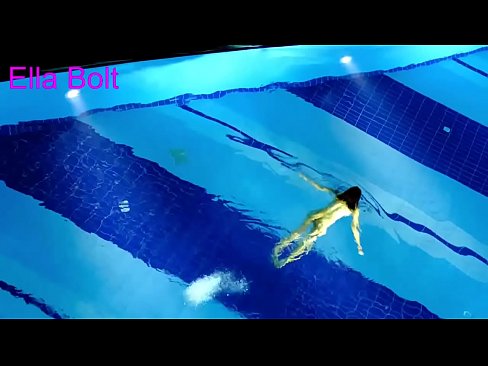 ❤️ Abdi teu tiasa ngeureunkeun nonton, pirang ngora bray ngojay buligir di ELLA bolt Resort kolam renang ️❌ porno keras di urang ❤